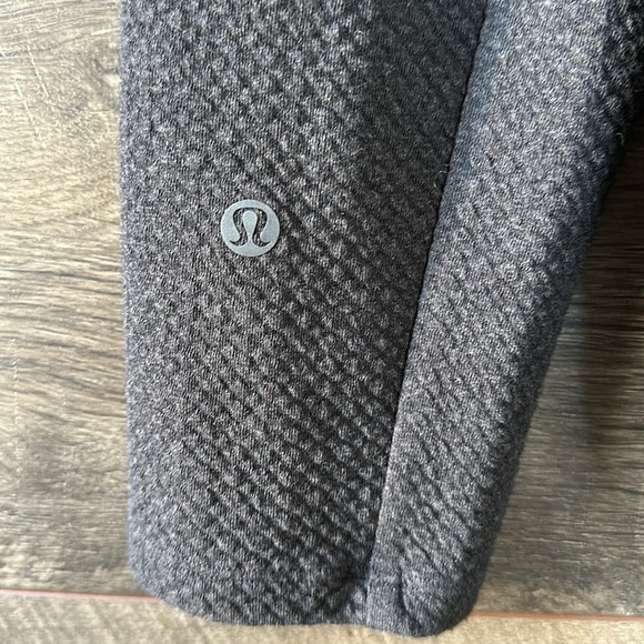 Lululemon At Ease Crew in Heathered Black Medium - Picture 8 of 9